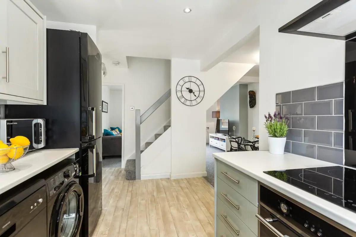 Bright & Spacious With Garden & Parking Nottingham Bagian luar foto
